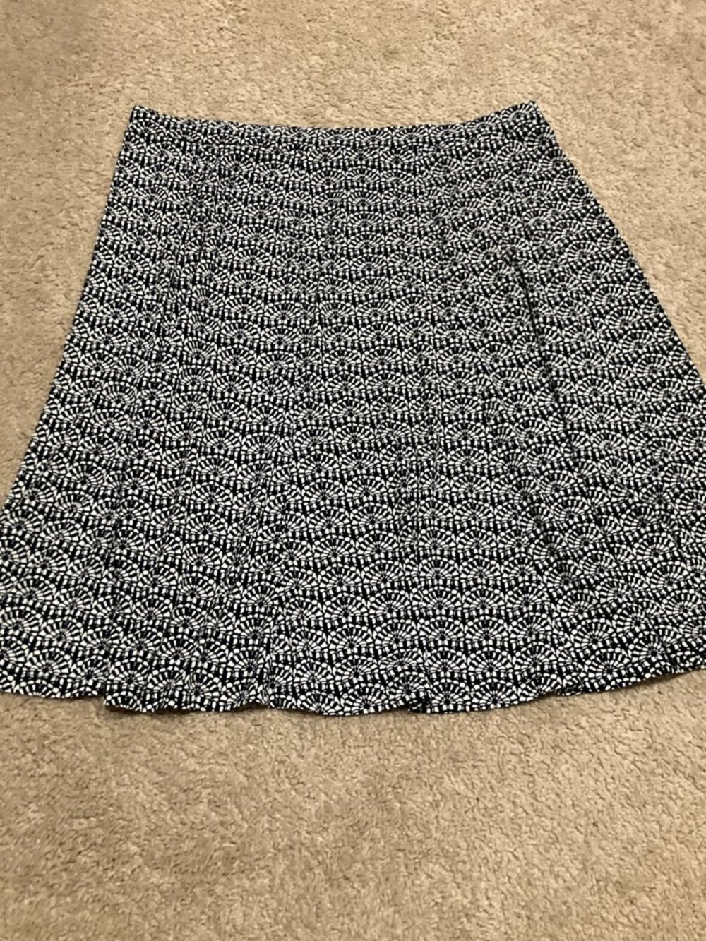 Liz Claiborne Skirt Medium Scallop Arch Black White Knee-length